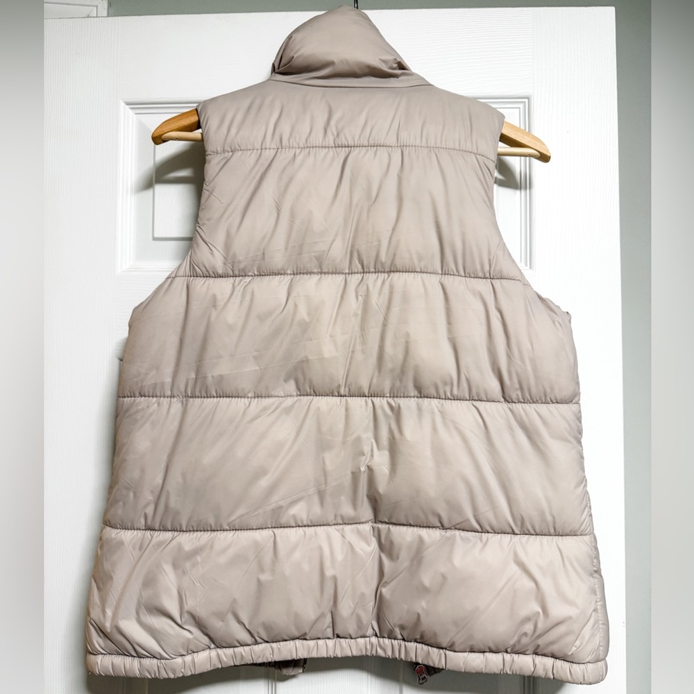 Women’s Old Navy Puffer Vest, Size S - Picture 3 of 3